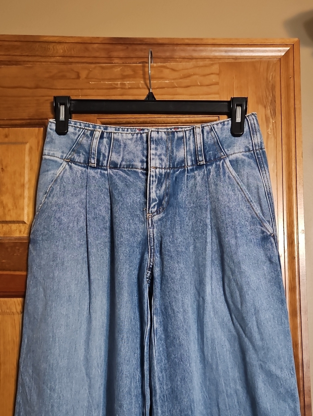 Alice + Olivia Anders Pleated Wide Leg High-Waist Denim Jeans - Picture 7 of 15